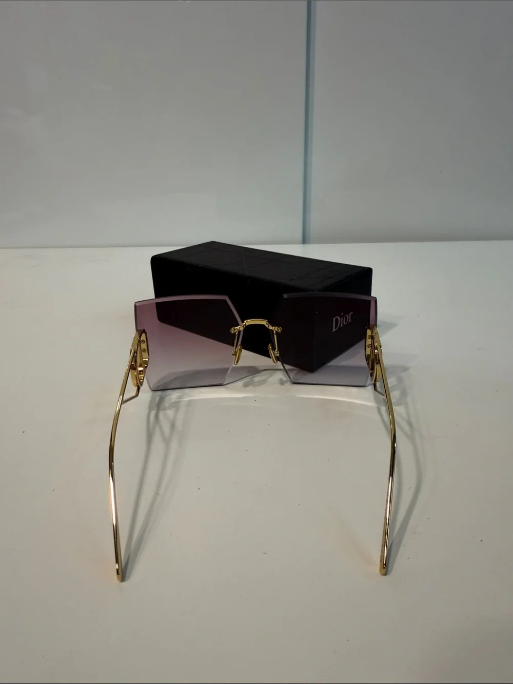Gently used women’s Dior 30Montaigne Purple-to-Pink Frameless Square Sunglasses
